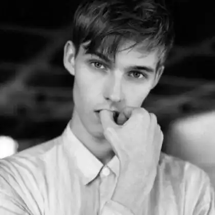 记忆里最干净的曾经没了,欧美范黑白颓废男生头像