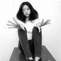 看到就让人心如刀绞的伤感黑白头像