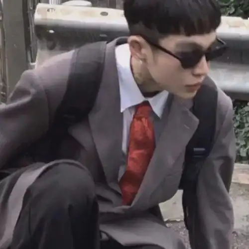 头像生活的目标不是爱情是快乐