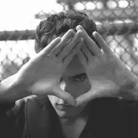 2017最新qq欧美男生黑白头像所谓爱情就是有那么一个人