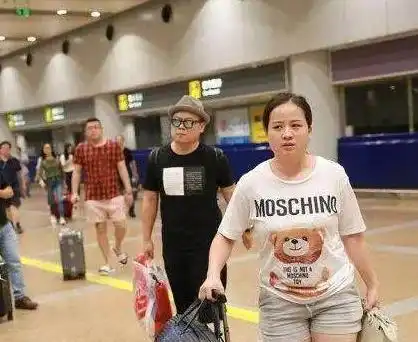 常在河边走,哪有不湿鞋小岳岳,这次出洋相了吧