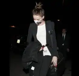 求戴口罩qq女生头像不要霸气不要字oo谢谢我肯定会采纳