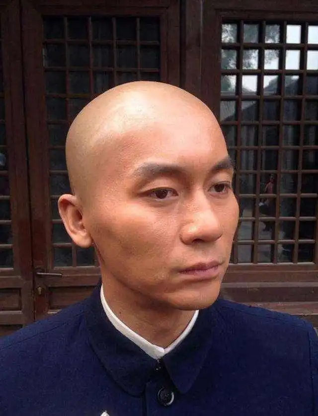光头是检验男神的标准,李易峰满眼羞涩,王俊凯仿佛换了个人