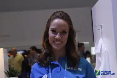 ces2014金发美女秀天使面孔猛男身材