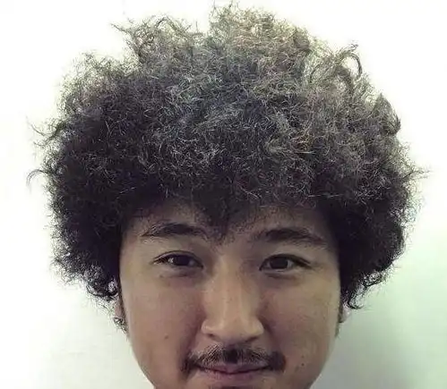 亚视谢霆锋变中年油腻男,不当演员改当司机,原因令人心酸