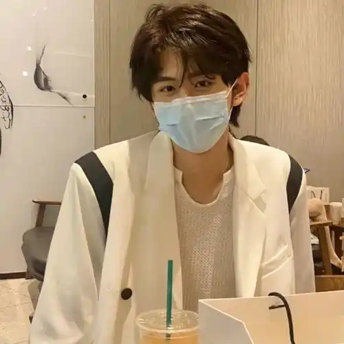 男生头像丨可能我对很多人都一样但有的话只对你讲