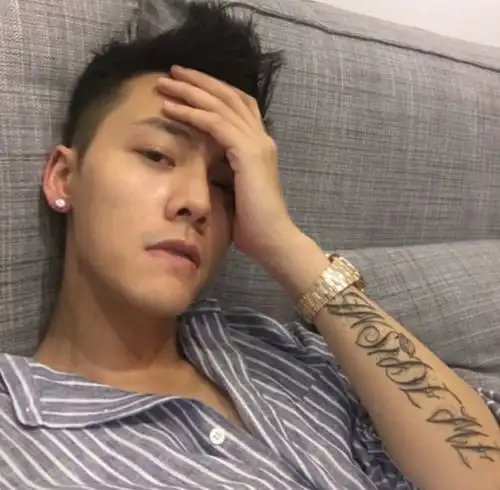 从给别人伴舞到当红实力派,这个有颜有才的男人用10年努力征服了所有人