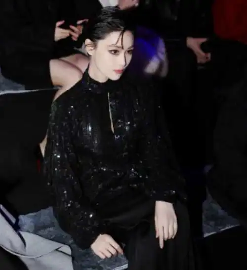 自从她成为军嫂后,一切都变得不一样了,走向截然不同的人生