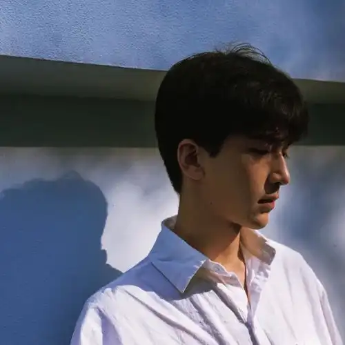 超帅的男生头像,有点酷