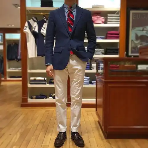 176cm喜欢穿上西装衬衫的成熟感男生