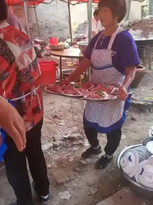 人物随拍农村生活生活随拍农村男女农村老人宴席