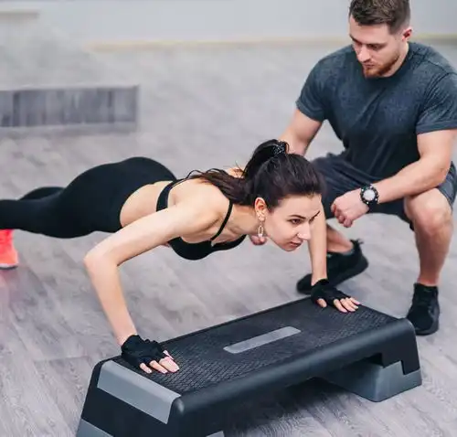 男性做俯卧撑能降低心血管疾病俯卧撑的好处和禁忌与你说