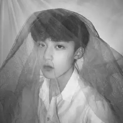 qq男生伤感黑白头像图片,在他的生活里没有快乐