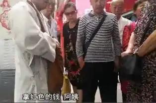 贵阳街头聋哑僧袍男拦路抓人乱比划路人神翻译阿姨,他要红色的钱