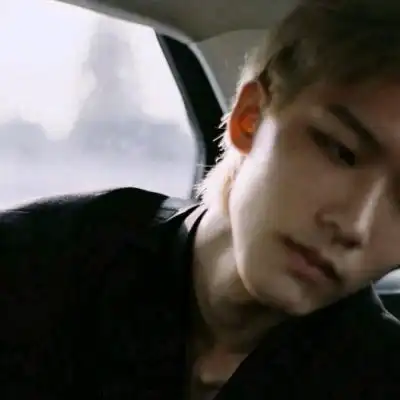 苏瓷成熟高冷男头优质成熟时尚高冷超酷