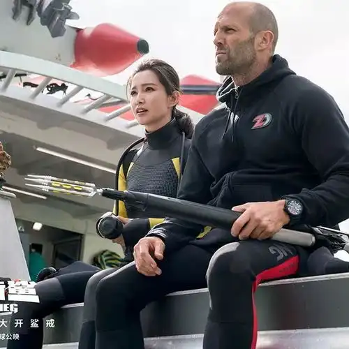 杰森斯坦森世界上最帅的光头大开鲨戒,这个奔50岁的男人,丝毫不显老,自律的男人太可怕了电影