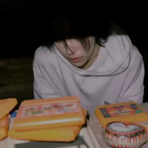 头像步入社会后我才发现我拼不了爹妈我只能拼多多