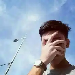 求一张qq头像带蓝天白云的还有个男生谢谢大家