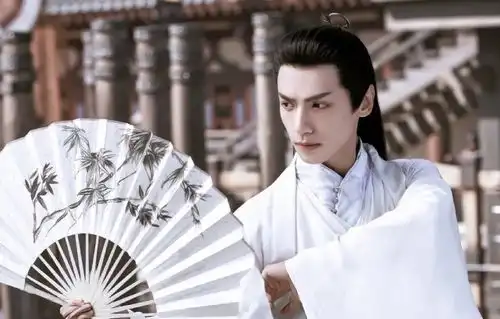 那些惊艳了全网的白衣少年,躲过肖战,逃过朱一龙,唯独败给了他