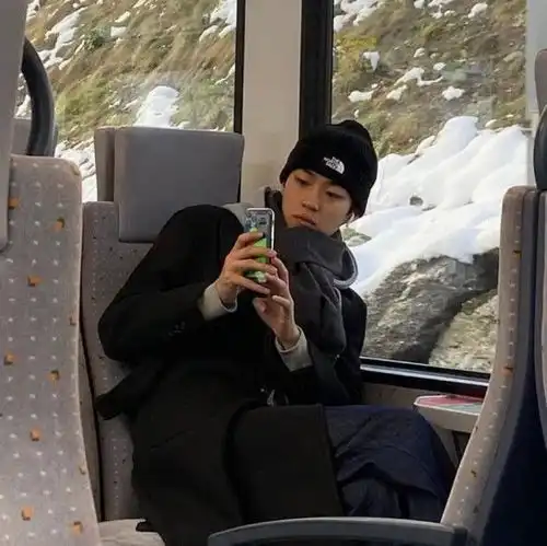 有没有狼狗型的头像男图