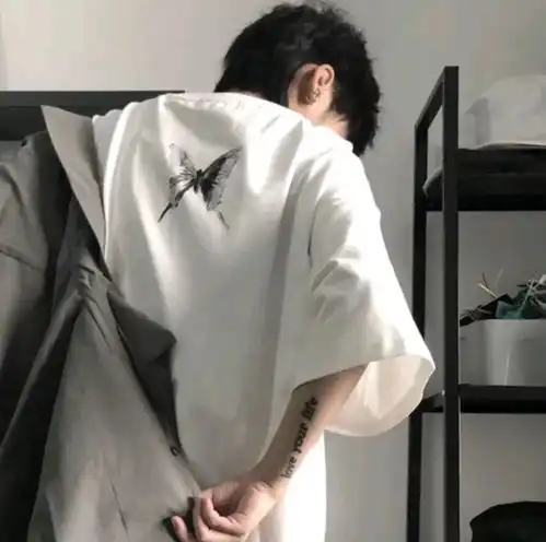 头像眼前一亮的男生头像