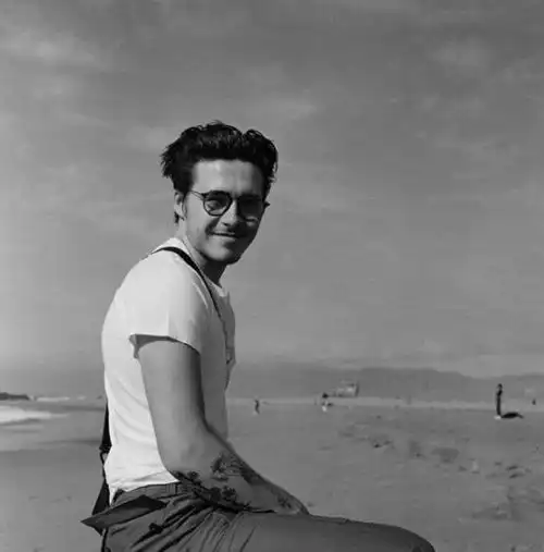 花美男肌肉男都比不过四眼男,现在爱的都是斯文败类