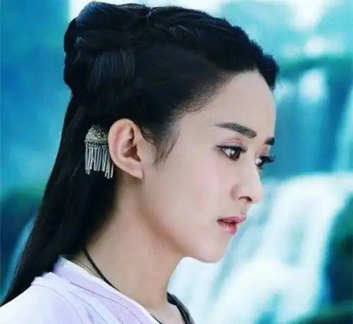 杨超越新剧路透图冰清玉洁,神似赵丽颖,搭档的男主像翻版霍建华