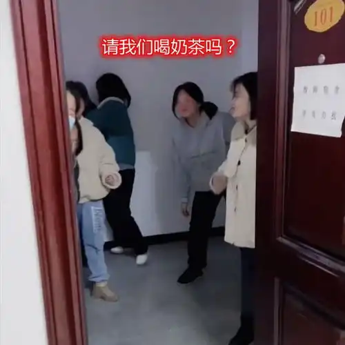 好帅啊女老师的男朋友来学校,女学生秒变娘家人,男同学呢