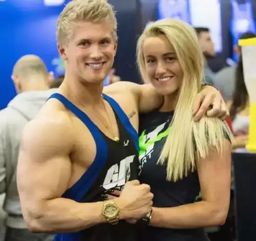 从瘦小子到霸气肌肉男,健身让他的人生蜕变