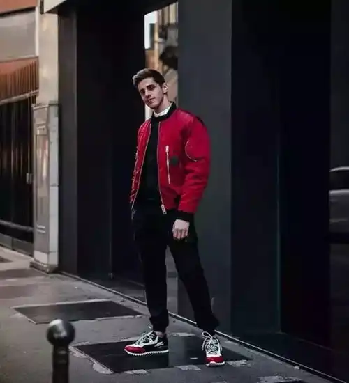 曾为飞行员设计的夹克衫,如今却成为了男士必备单品