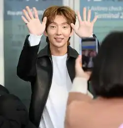 王的男人也老了,36岁的李准基穿紧身裤现身,清爽少年也已油腻