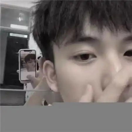 干净男生头像真人,充满迷人帅气的气质