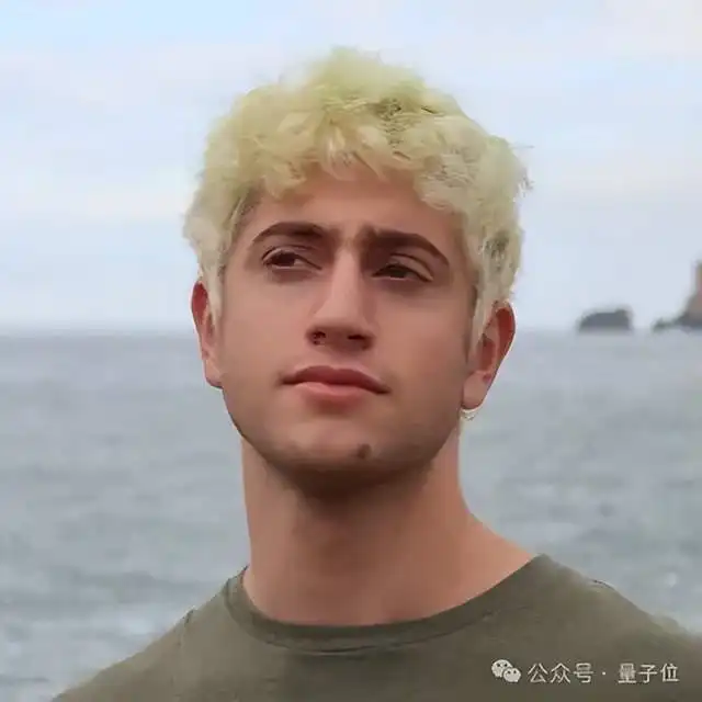 21岁天才少年创业ai硬件一夜爆火710元换一个挂在脖子上的ai朋友