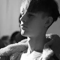 微信头像男生戴口罩黑白微信头像图片大全