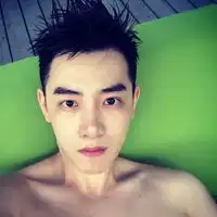 很大胆潇洒的男生头像风雨遮掩不住你阳光的气质男生头像