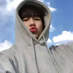 帅气中带着美丽的男生酷炫经典头像