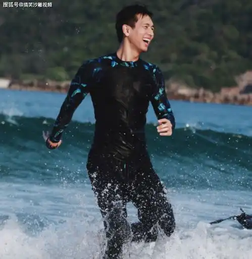 原觉得彭于晏身材够男友力了,可看清李现冲浪,满屏的荷尔蒙