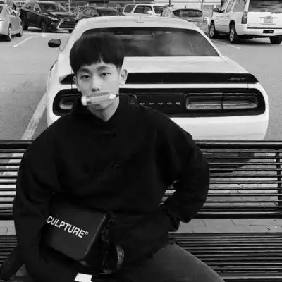 适合当头像的男生照片,就一张彩色的其他都是黑白