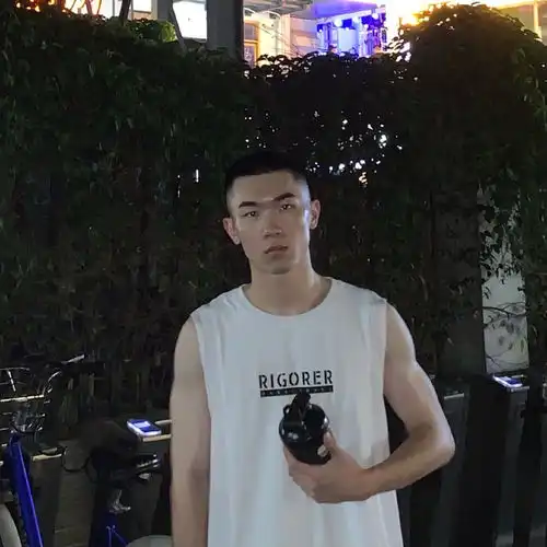 20岁厦门大男孩,一周去四次健身房,雕刻出漂亮身材和精致肌肉