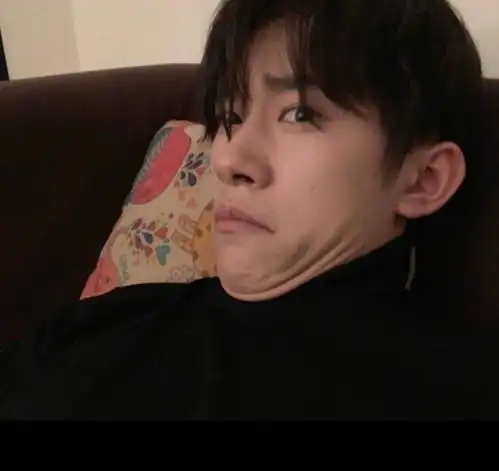 9位男星放飞自我自拍范丞丞陈立农鼻孔,黄景瑜王凯胡子亮眼