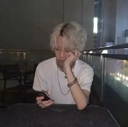 情侣头像丨头像男生丨可爱头像男生真人照片