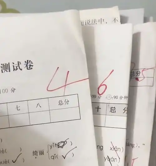 广东一男孩考完试后,10张试卷分数总和让妈妈感叹没自己血压高