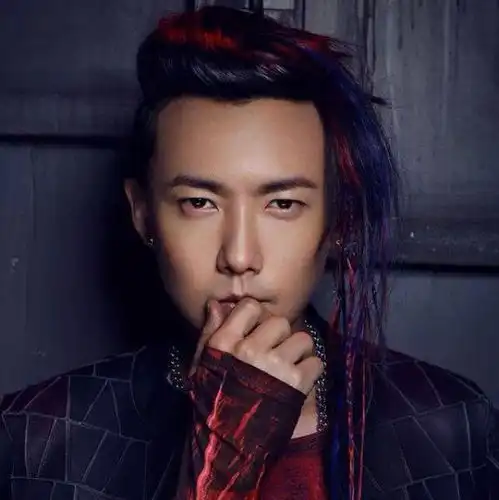 现代李小龙炮轰黄义达你都出家了就离秦岚远点,有抑郁症要治疗