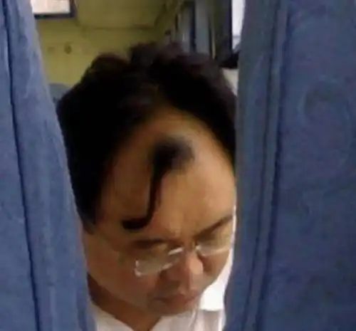 搬进刚租的房子,打扫卫生时发现的,要上报房东吗