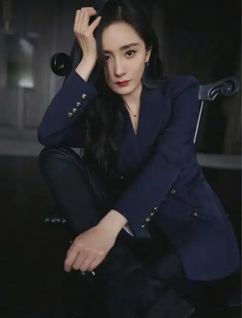 富有高级感的职场西装怎么穿看高圆圆啊,超飒