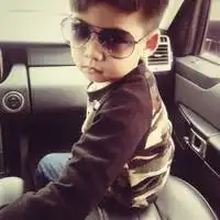 qq头像男生戴眼镜.大概4岁左右