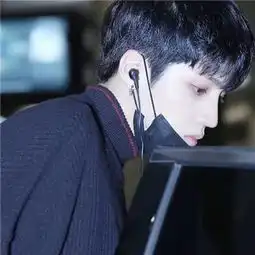 谁可以帮我制作一张这样的图片,就是把v字p在图片的下面,求大神帮忙,