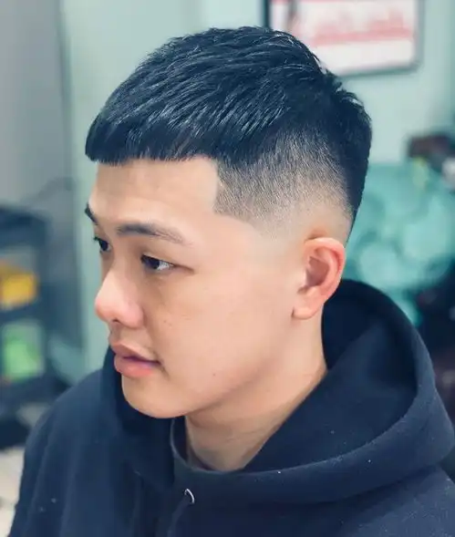 男生中分头已经out了如今流行自然帅气的发型,清新阳光