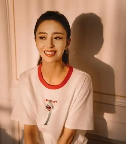 祝福佟丽娅生日快乐,网友纷纷讽刺,大可不必