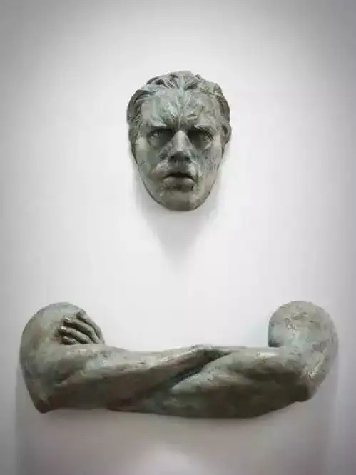 破墙而出的个性,艺术家普格利泽强劲伟岸的男性人体雕塑